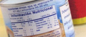 Lata con etiquetado tipo GDA (Guías Diarias de Alimentación) utilizado en México