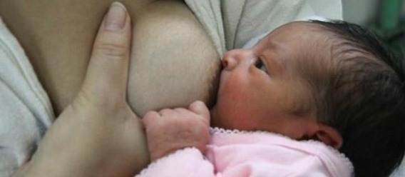 La lactancia materna es el mejor método para proteger la salud del bebé, la madre y el planeta