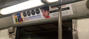 Imagen en vagón del metro de la Ciudad de México de la campaña Exijamos etiquetados claros de la Alianza por la Salud Alimentaria