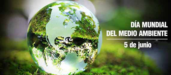 El planeta en una gota de agua sobre una área verde con la leyenda Día Mundial del Medio Ambiente 5 de junio