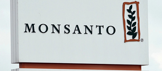 Logotipo de Monsanto en el centro de operaciones de la empresa en Lillo, cerca de Amberes, en el norte de Bélgica