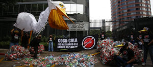 Acto público de Greenpeace México y de El Poder del Consumidor a las afueras del corporativo de la Industria Mexicana de Coca-Cola