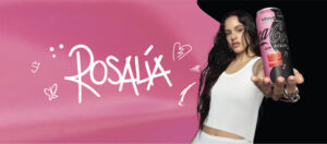 Publicidad de la cantante Rosalía con una Coca-Cola en la palma de la mano