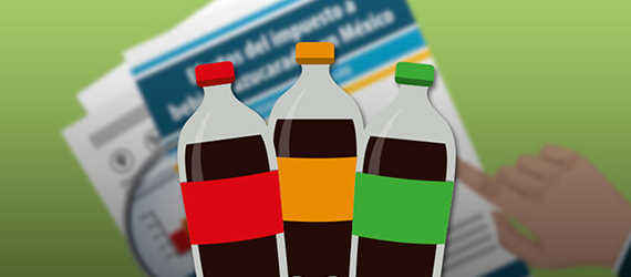 Ilustración con botellas de bebidas azucaradas y con edulcorantes, y documentos de propuestas de impuesto a dichos productos