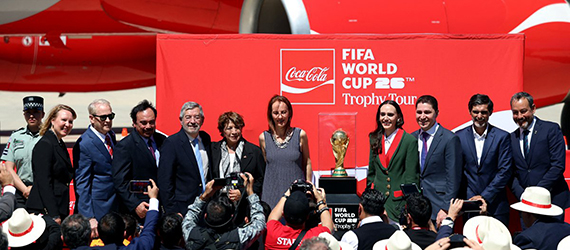 Llegada del trofeo de la Copa Mundial de la FIFA al Aeropuerto Internacional Felipe Ángeles para iniciar su tour por México rumbo al Copa Mundial de la FIFA 2026