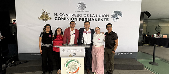 Foto de los participantes en la conferencia de prensa de presentación de la iniciativa de reforma a la Ley Orgánica del Congreso General de los Estados Unidos Mexicanos en materia de conflicto de interés en el Senado de la República