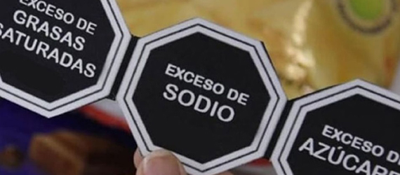 El Poder del Consumidor celebra que el Congreso considere gravar productos altos en sodio, pero advierte que el diseño técnico será decisivo para su éxito