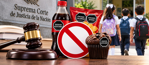 Imagen con escolares caminando hacia la escuela, el logo de la SCJN, y bebidas y comida chatarra